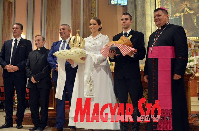 Marinko Piuković, msgr. dr. Andrija Anišić, Bogdan Laban, Ana Ivanković Radak, Luka Gabrić és msgr. Vjekoslav Puzjak  (Fotó: Dávid Csilla)