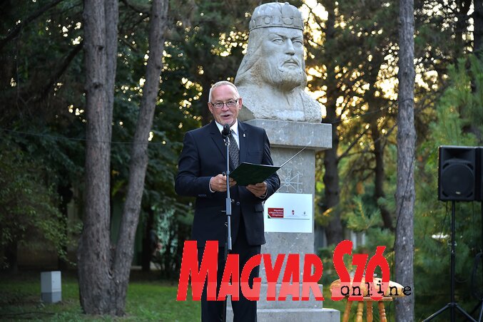 Az ünneplő polgárokhoz Kakas Béla Csongrád Megye Közgyűlésének elnöke szólt (Fotó: Gergely József)
