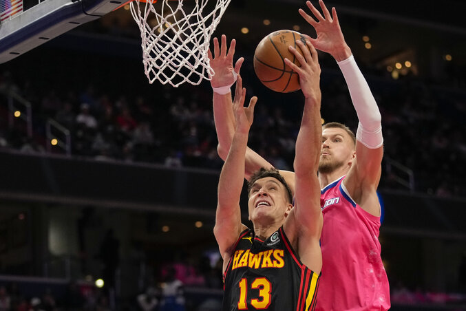 A 43 pontos karriercsúcsot jegyző Kristaps Porziņģis védekezik Bogdanovićon (Fotó: Beta/AP) A 43 pontos karriercsúcsot jegyző Kristaps Porziņģis védekezik Bogdanovićon (Fotó: Beta/AP)
