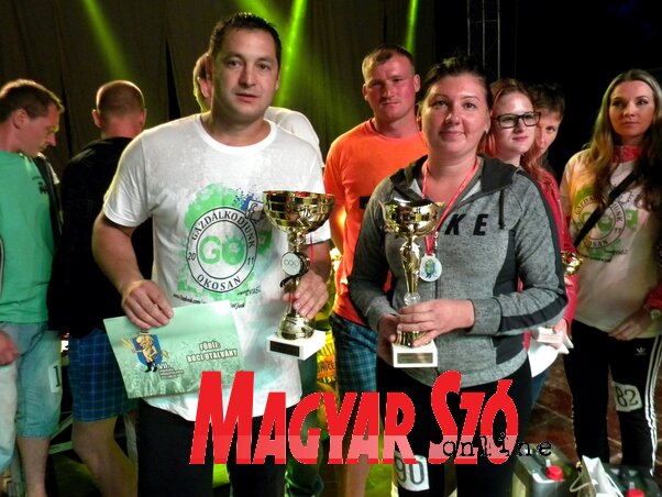 Kopasz Kornél és Kelemen Anikó, a Parasztolimpia idei legjobbjai (kép: Benedek Miklós)