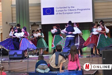 A Zselic táncegyüttes Etnopolisban, az Interetno fesztivál színpadán (Fotó: Gergely Árpád)