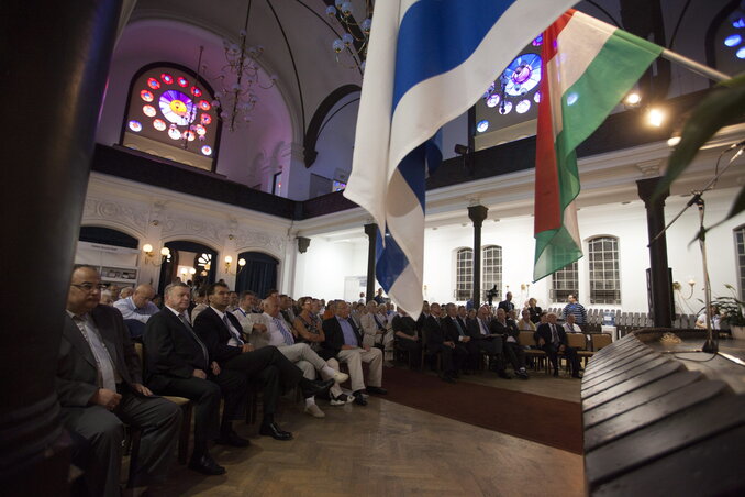 A magyar–izraeli baráti társaságok és körök negyedik országos konferenciájának megnyitója a volt zalaegerszegi zsinagógában lévő Városi Hangverseny- és Kiállítóteremben (Fotó: MTI)