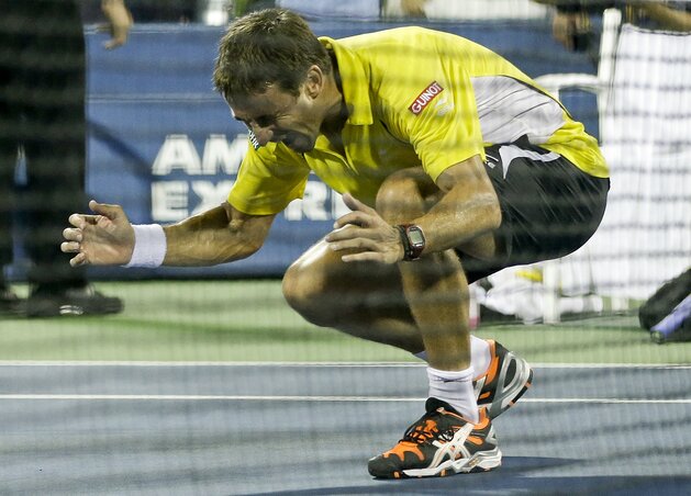 Tommy Robredo öröme a svájci Roger Federer elleni győzelem után (Fotó: Beta) Tommy Robredo öröme a svájci Roger Federer elleni győzelem után (Fotó: Beta)