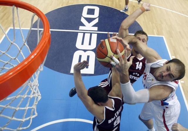 Nenad Krstić (jobbról) igazi vezére volt csapatának (Fotó: Beta/AP) Nenad Krstić (jobbról) igazi vezére volt csapatának (Fotó: Beta/AP)