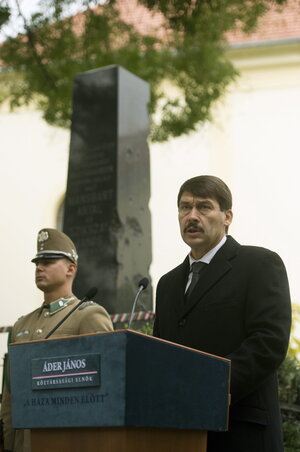 Áder János beszédet mond a nagyigmándi megemlékezésen  (Fotó: MTI)