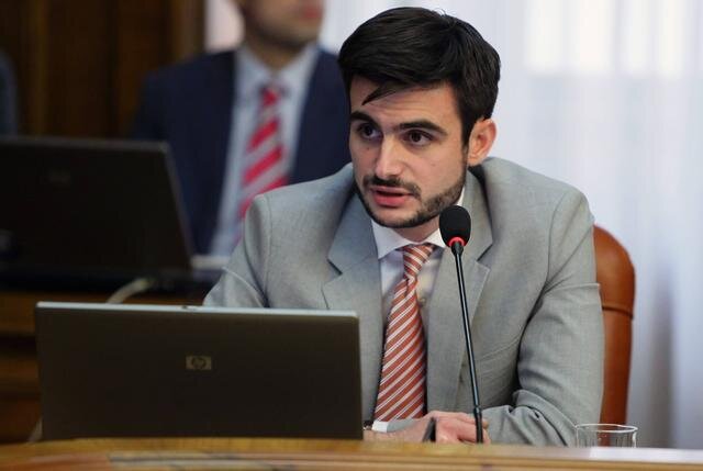 Lazar Krstić pénzügyminiszter elmondása szerint ez az intézkedés nagyjából 660 000–700 000 közalkalmazottat érint majd (Fotó: Beta)