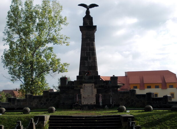 Madefalva: emlékmű a székely áldozatoknak (Fotó: Fodor István) Madefalva: emlékmű a székely áldozatoknak (Fotó: Fodor István)