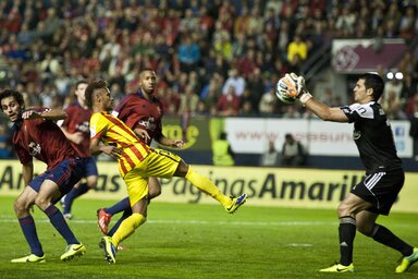 Neymar próbálkozását Fernandez hárította (Fotó:  Beta/AP)