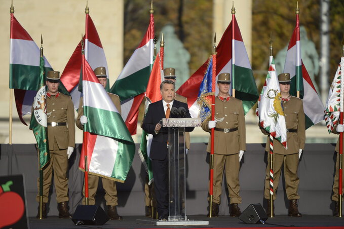 Orbán Viktor ünnepi beszédet mond a Hősök terén (Fotó: MTI)