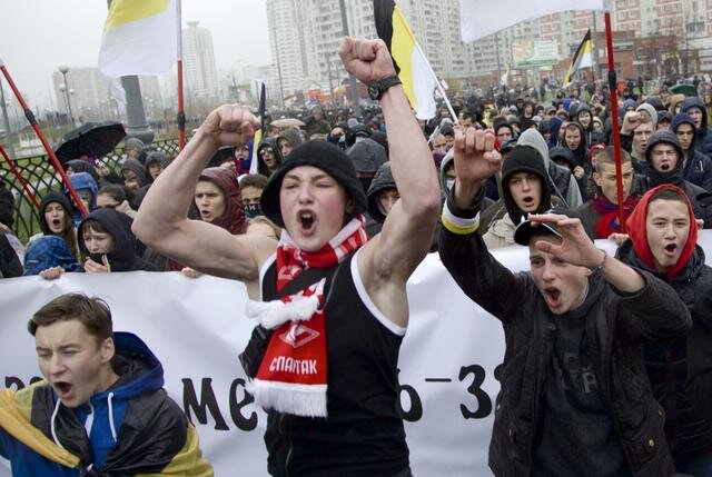 Tüntetők vonulása Moszkvában (Fotó: Beta/AP)