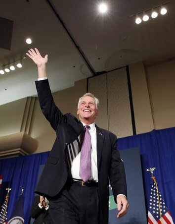 A demokrata Terry McAuliffe győzött a virginiai kormányzóválasztáson (Fotó: Beta/AP)