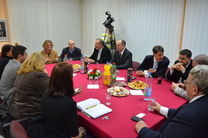 Gál Kinga és Schöpflin György néppárti európai parlamenti képviselők a belgrádi látogatás előtt Szabadkán tájékozódtak (Fotó: Molnár Edvárd)