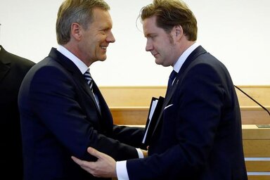Christian Wulff és David Groenewold megérkezik a tárgyalásra (Fotó: Beta/AP)