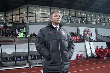 Búcsúzásul győzelem: Siniša Mihajlović az užicei találkozón irányította utoljára a szerb válogatottat, amely 2:0-ra nyert az újságírók által összeállított együttes ellen (Fotó: Beta)