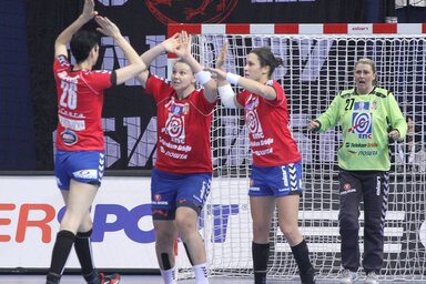 A végén mégis pacsizhattak a szerbek (Fotó: Beta)