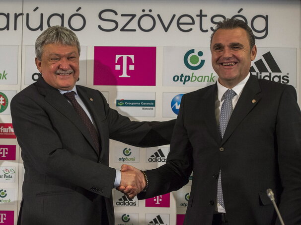 Csányi Sándor, a Magyar Labdarúgó-szövetség (MLSZ) elnöke (balról) és Pintér Attila, a magyar labdarúgó-válogatott új szövetségi kapitánya (Fotó: MTI) Csányi Sándor, a Magyar Labdarúgó-szövetség (MLSZ) elnöke (balról) és Pintér Attila, a magyar labdarúgó-válogatott új szövetségi kapitánya (Fotó: MTI)