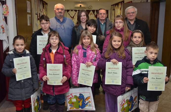 A díjazottak és a szervezők (balról) Ádám István, a TAKT elnöke, Faragó Orsolya, Papp B. Ferenc és Csorba Béla zsűritagok (Fotó: Ótos András)