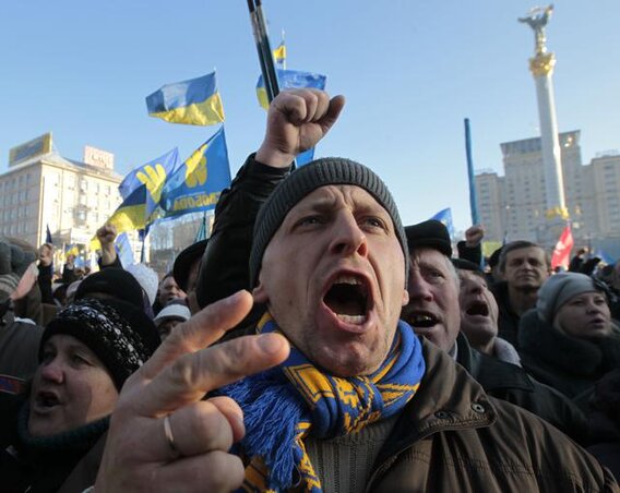 Tüntetők Kijev központjában (Fotó: Beta/AP)