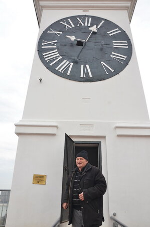 Lukácsi Lajos, a péterváradi toronyóra karbantartója (Fotó: Dávid Csilla)