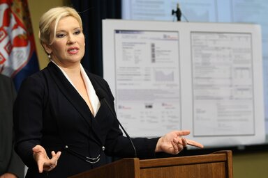 Az energiaügyi miniszter bemutatja az új villanyszámlát (Fotó: Beta)