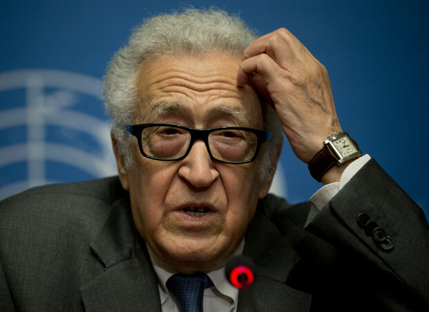 Főhet bizony a feje: Lakhdar Brahimi, a szíriai felek közti ENSZ-mediátor (az Arab Liga különmegbízottja) a kudarcba fulladt tárgyalásokat követően (Fotó: Beta/AP) Főhet bizony a feje: Lakhdar Brahimi, a szíriai felek közti ENSZ-mediátor (az Arab Liga különmegbízottja) a kudarcba fulladt tárgyalásokat követően (Fotó: Beta/AP)