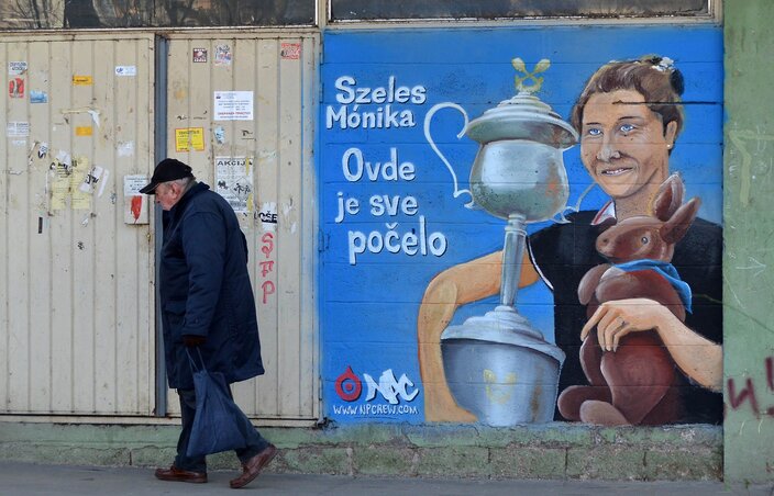 Minden itt kezdődött el: Marija Jevtić és Nenad Jelovac műve a Balzac utca 26-os szám alatt. Alkotói a New Point of Culture egyesület tagjai, akik a jövőben is készítenének hasonló falfestményeket más híres újvidéki polgárokról (fotó: Ótos András) Minden itt kezdődött el: Marija Jevtić és Nenad Jelovac műve a Balzac utca 26-os szám alatt. Alkotói a New Point of Culture egyesület tagjai, akik a jövőben is készítenének hasonló falfestményeket más híres újvidéki polgárokról (fotó: Ótos András)
