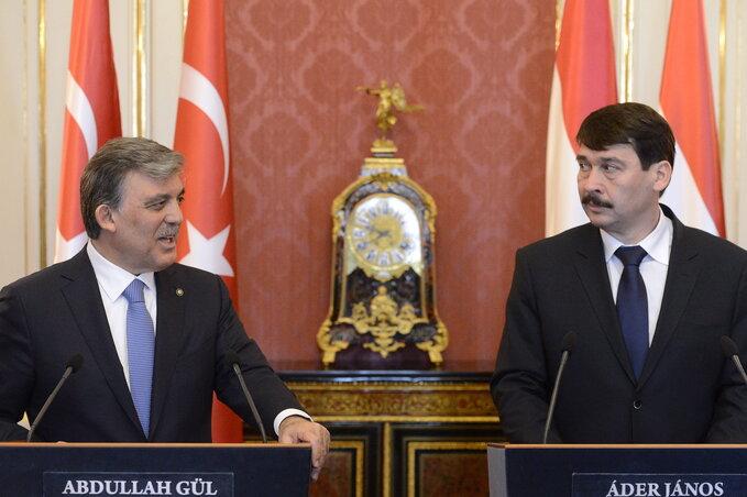 Abdullah Gül és Áder János sajtótájékoztatója (Fotó: Beta/AP/MTI)