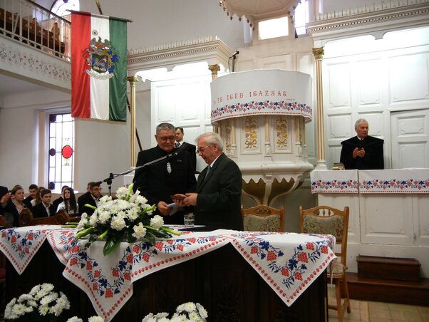 Matuska Márton Kisvárdán átveszi a Tőkés-díjat  (Fotó: Ótos András)