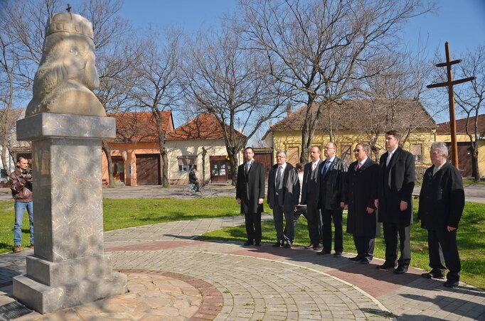 A politikusok Horgoson a Szent István-szobornál tették tiszteletüket (Fotó: Molnár Edvárd)