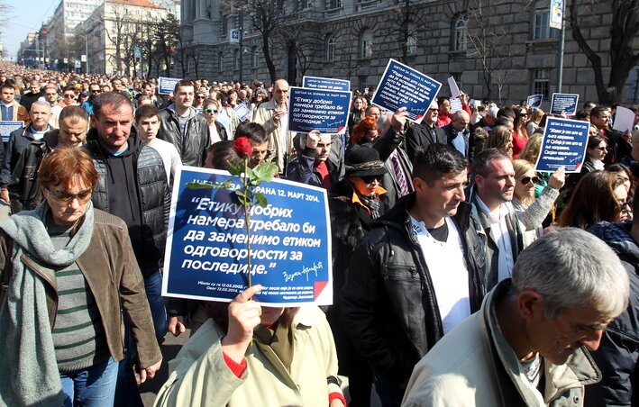Mintegy tizenöt-húszezer polgár vett részt a Zoran Đinđić emlékére szervezett sétában (Fotó: Beta)