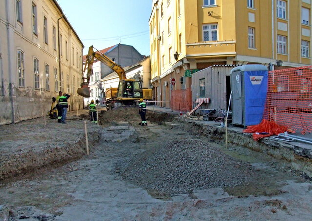 Az alapokig megmozgatják az úttestet (Fotó:  Dávid Csilla)