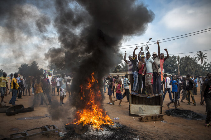 Bangui hétköznapok... A felekezeti öldöklésben ezrek haltak meg, és mintegy egymillióan menekültek el (Fotó: Beta/AP)