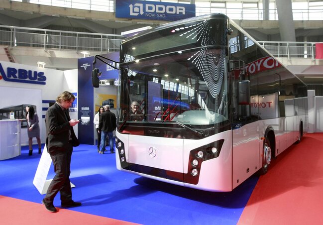 Az IK 112 LE típusú busz a belgrádi autóvásáron (Fotó: Beta)