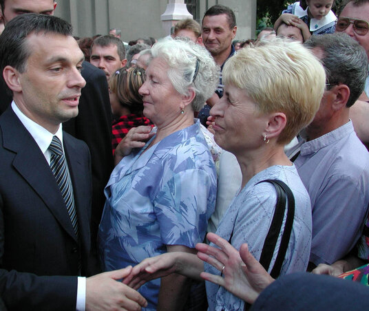 A miniszterelnök fogadtatása 2001-ben (Fotó: Ótos András) A miniszterelnök fogadtatása 2001-ben (Fotó: Ótos András)