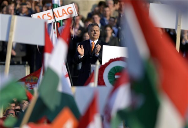 Orbán Viktor miniszterelnök, a Fidesz elnöke beszédet mond a Fidesz-KDNP nagygyűlésén a Hősök terén (MTI Fotó: Beliczay László)