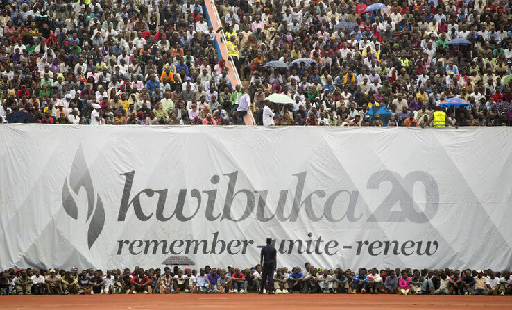 Kwibuka 20, avagy megemlékezés a népirtás 20. évfordulójáról tegnap a Kigali stadionban (Fotó: Beta/AP)