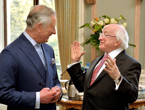 Károly herceg (Prince Charles of Walles) és Michael D. Higgins Londonba érkezése után szívélyesen cseveg (Fotó: Beta/AP) Károly herceg (Prince Charles of Walles) és Michael D. Higgins Londonba érkezése után szívélyesen cseveg (Fotó: Beta/AP)