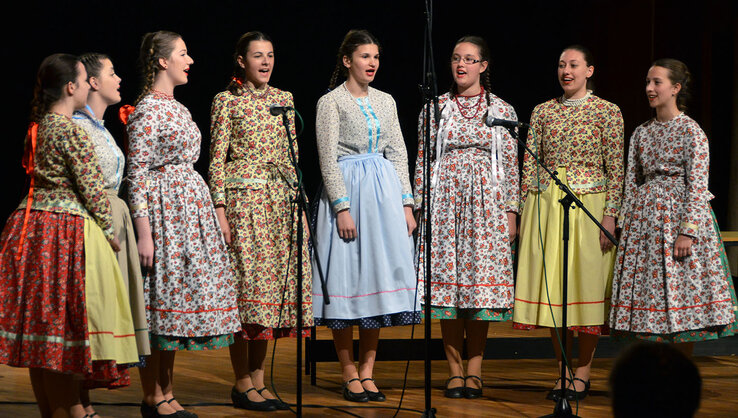 A szabadkai Talentum Tehetséggondozó Művészeti Egyesület énekcsoportja Szabolcsi népdalokat adott elő