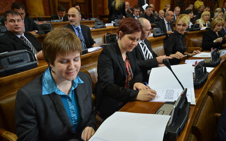 A rendkívüli parlamenti választások eredményének köszönhetően egy taggal bővülhetett a VMSZ frakciója