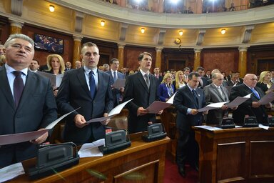 A képviselők leteszik az esküt