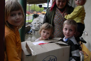 A péterrévei Újházi gyerekeknek nagy meglepetést okoztak a váratlan vendégek (Fotó: Fehér Rózsa)