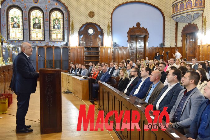 „Ahhoz, hogy a szülőföldünkön egyénként és közösségként boldogulhassunk, elengedhetetlen, hogy a társadalomban legalább azt a helyet elfoglaljuk, ami a részarányunk alapján megillet bennünket – mondta egyebek mellett felszólalásában Pásztor István (Molnár „Ahhoz, hogy a szülőföldünkön egyénként és közösségként boldogulhassunk, elengedhetetlen, hogy a társadalomban legalább azt a helyet elfoglaljuk, ami a részarányunk alapján megillet bennünket – mondta egyebek mellett felszólalásában Pásztor István (Molnár