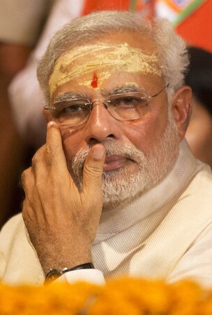 Narendra Modi, az új kormányfő a Gangesz partján, a hinduk szent városában, Váránasziban (korábbi nevén Benáresz) megtartott ünnepségen (FotóBeta/AP) Narendra Modi, az új kormányfő a Gangesz partján, a hinduk szent városában, Váránasziban (korábbi nevén Benáresz) megtartott ünnepségen (FotóBeta/AP)