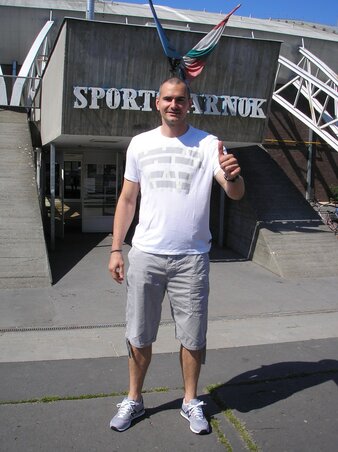 Marko Krivokapić az újszegedi sportcsarnok bejáratánál (Fotó: Laták István) Marko Krivokapić az újszegedi sportcsarnok bejáratánál (Fotó: Laták István)