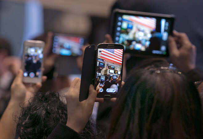 A szakértők már jövőre 800 millió olcsó okostelefon eladásával kalkulálnak (Fotó: Beta/AP)