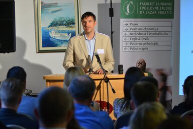 Korhecz Tamás: A vajdasági magyarság úttörő szerepet játszik az autonómia építésében (Fotó: Molnár Edvárd)