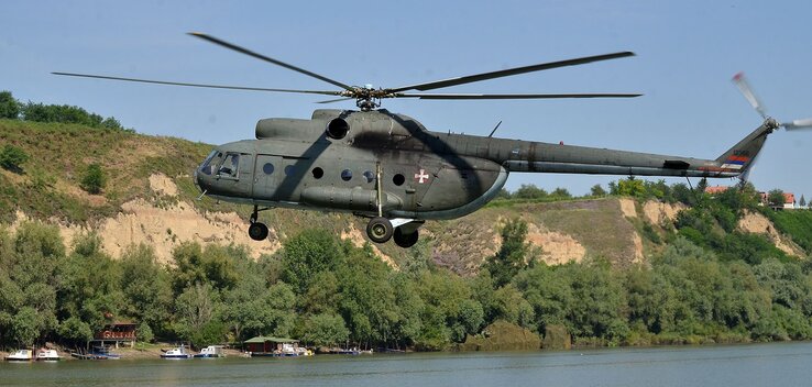 A hadműveletben részt vett egy Mi–8-as teherszállító helikopter és egy Gazelle is, de lényegében nem sok szerepük volt, inkább csak a látvány fokozásáért vetették be őket A hadműveletben részt vett egy Mi–8-as teherszállító helikopter és egy Gazelle is, de lényegében nem sok szerepük volt, inkább csak a látvány fokozásáért vetették be őket