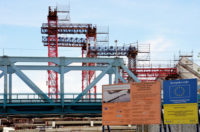 Az új híd építését még tavaly novemberben be kellett volna fejezni (Fotó:  Dávid Csilla)