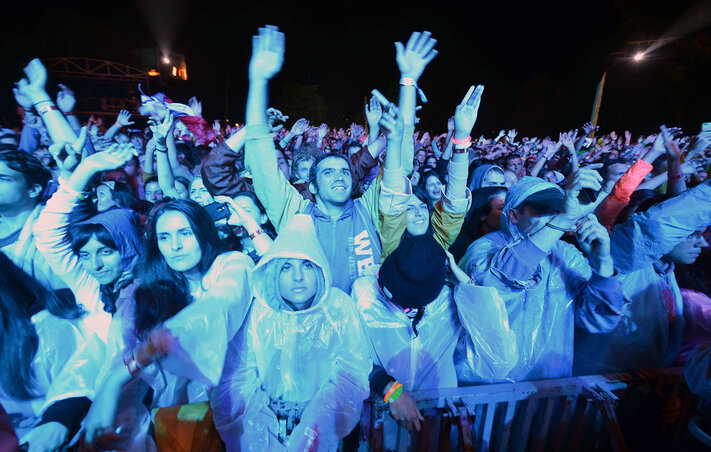 Az eső sem zavarta a fiatalokat (Fotó:  Ótos András)