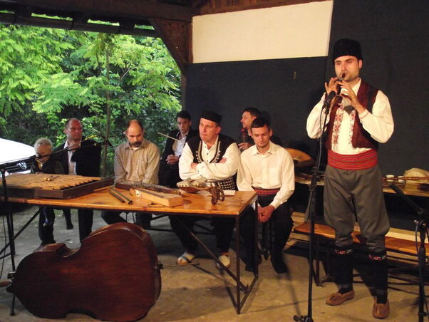 Magyar és szerb népzenészek közös fellépése a topolyai tájházban (Fotó: Herceg Elizabetta)